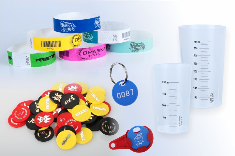braccialetti, gettoni e bicchieri per eventi