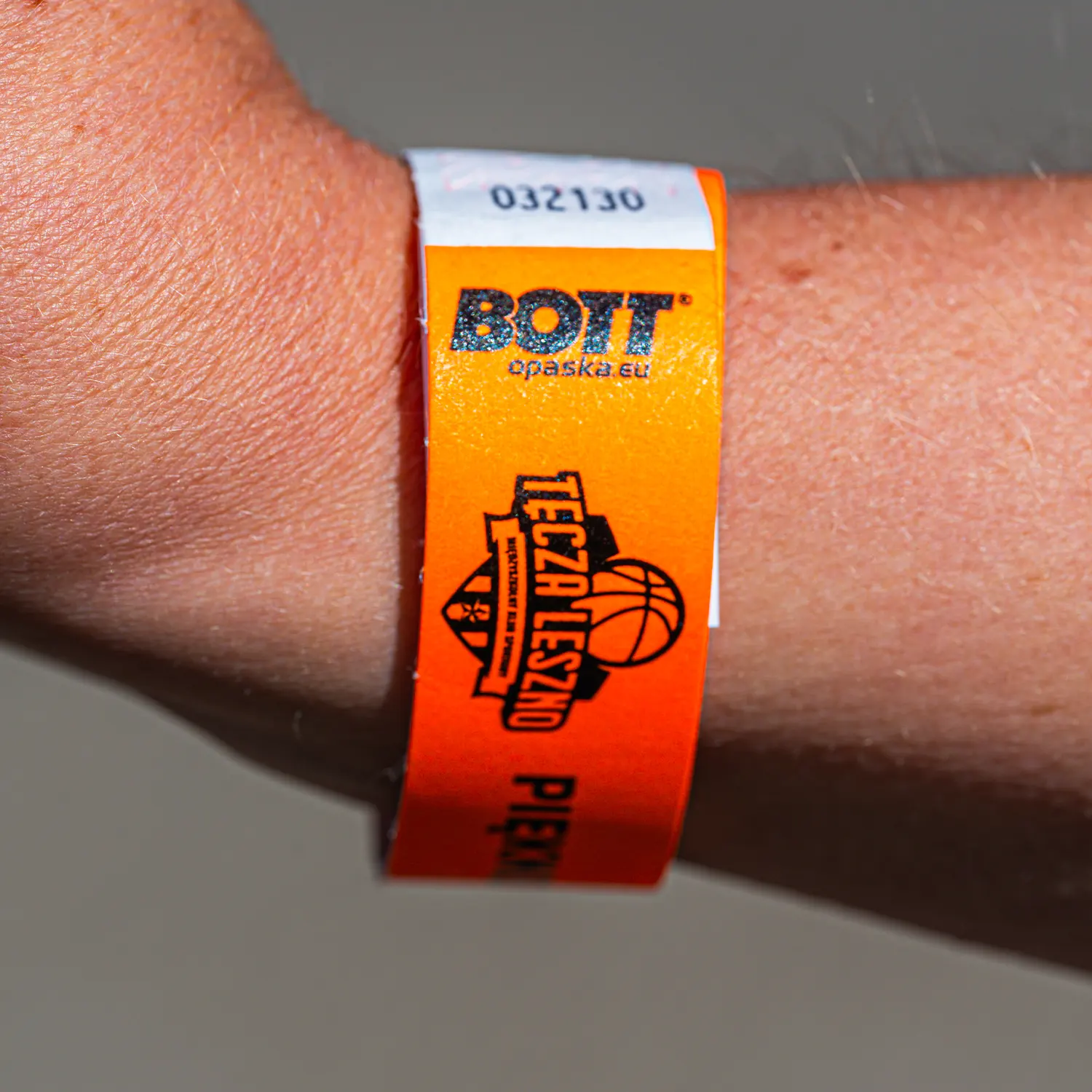 Braccialetti per eventi aziendali — come scegliere il modello giusto per il vostro tipo di evento?